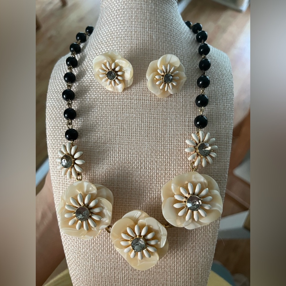 Talbots Set Necklace & Earrings Flowers